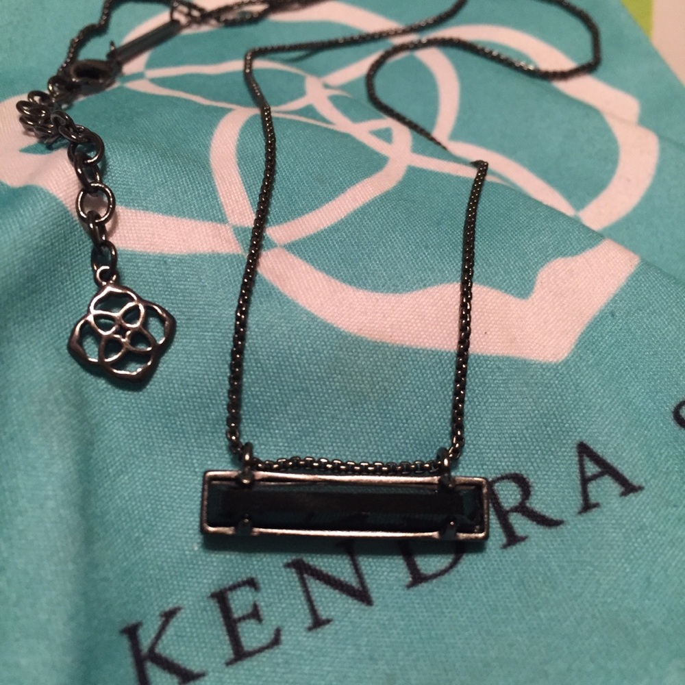 Leanor Kendra Scott necklace